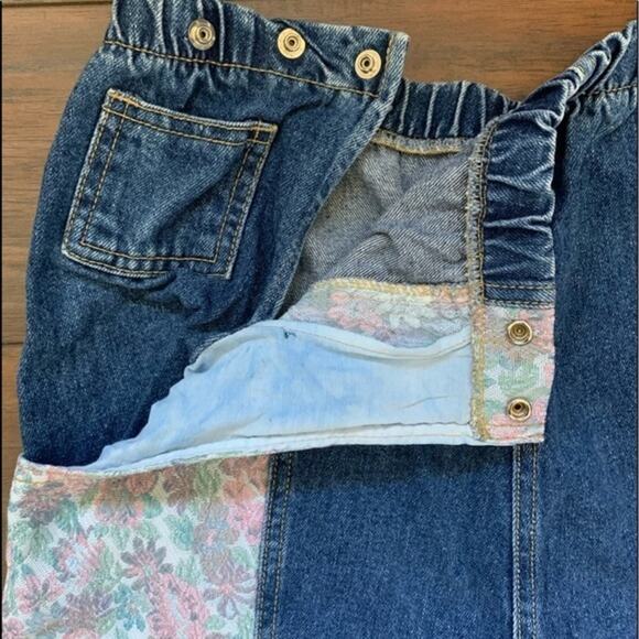 **Host Pick**Guess Vintage Ultra High Waist Mom Jeans with Tapestry Pockets - Picture 8 of 15